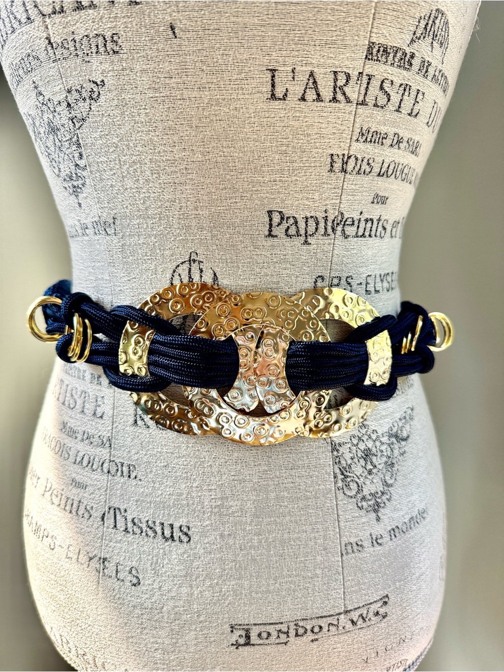 80’s-90’s fashion belt hammered circles blue macrame stretch 29-35”